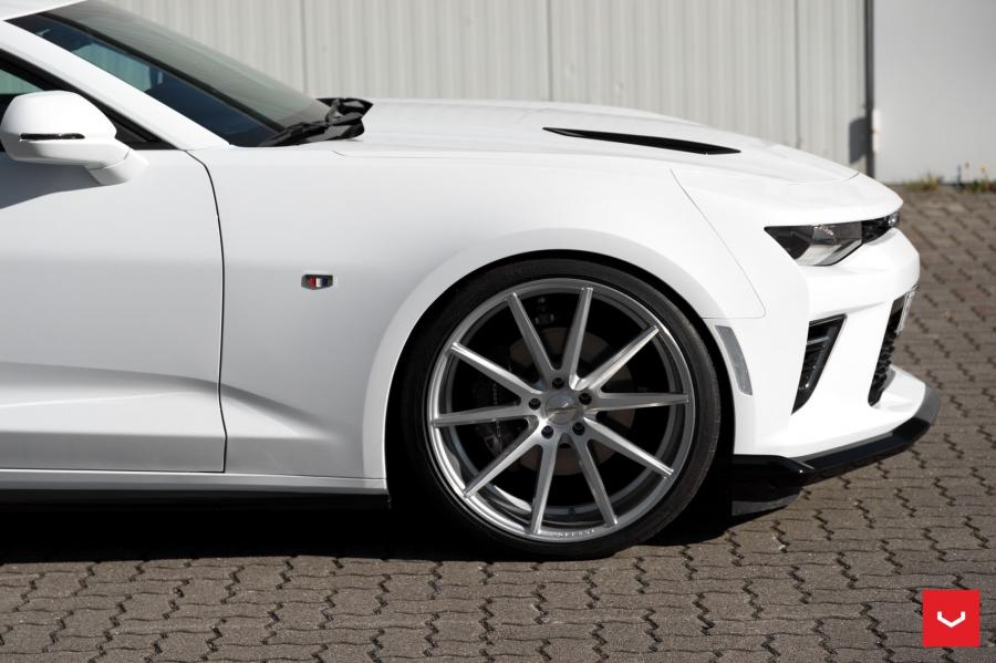 Детали экстерьера Chevrolet Camaro on Vossen Wheels (VFS1) 2017 года  (фото 19 из 19)